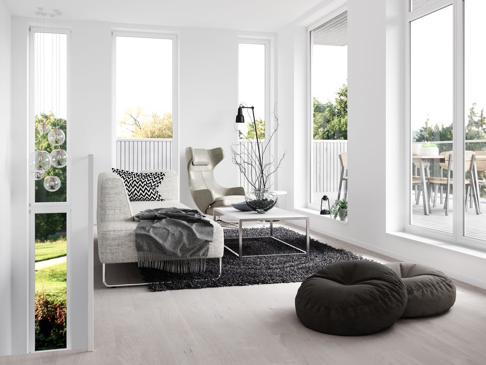 Salon minimaliste avec tapis gris