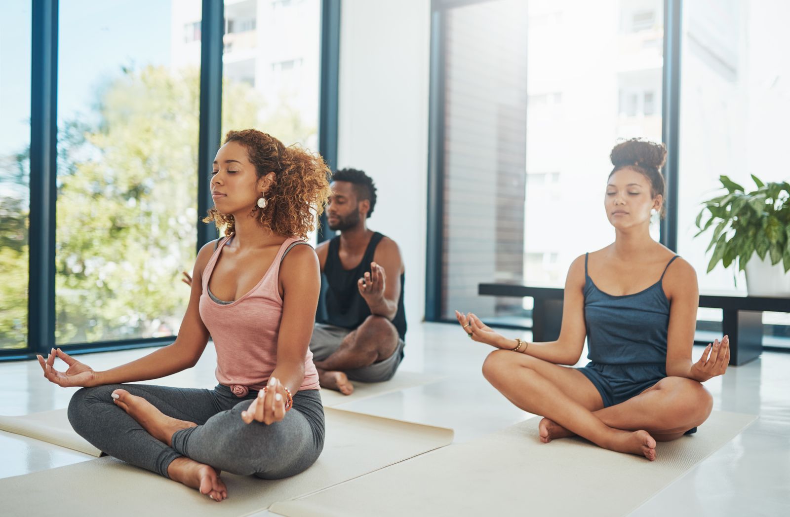 salle de yoga ou de méditation au bureau