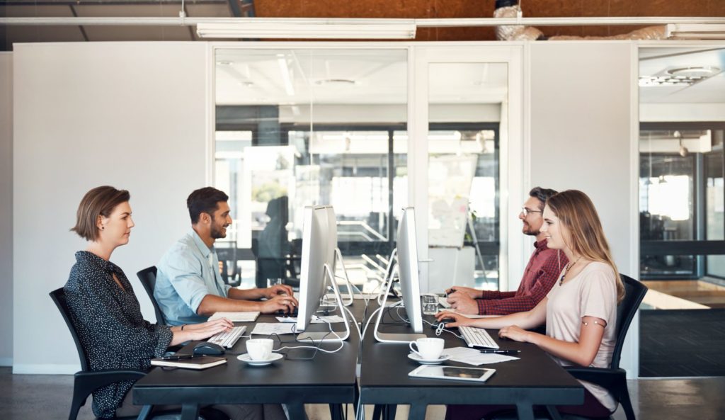 Augmentez la productivité au bureau en améliorant le confort des postes de travail