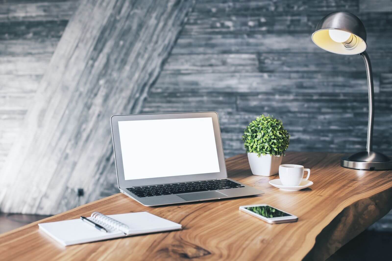 Minimalist desk with few accessories