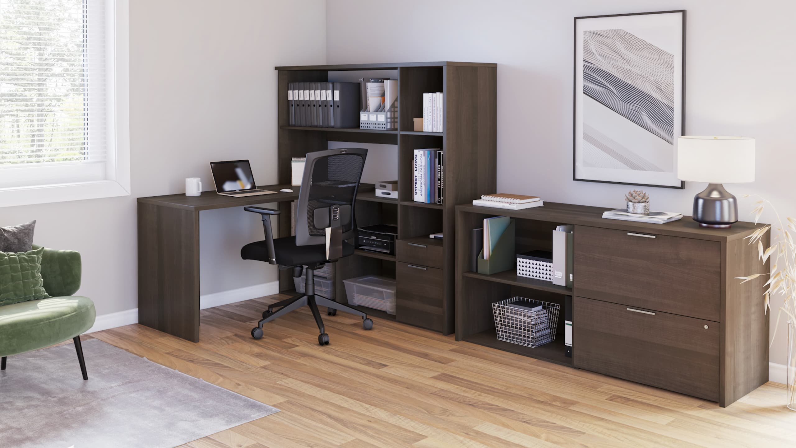 Convenient and stylish desk set in an home office