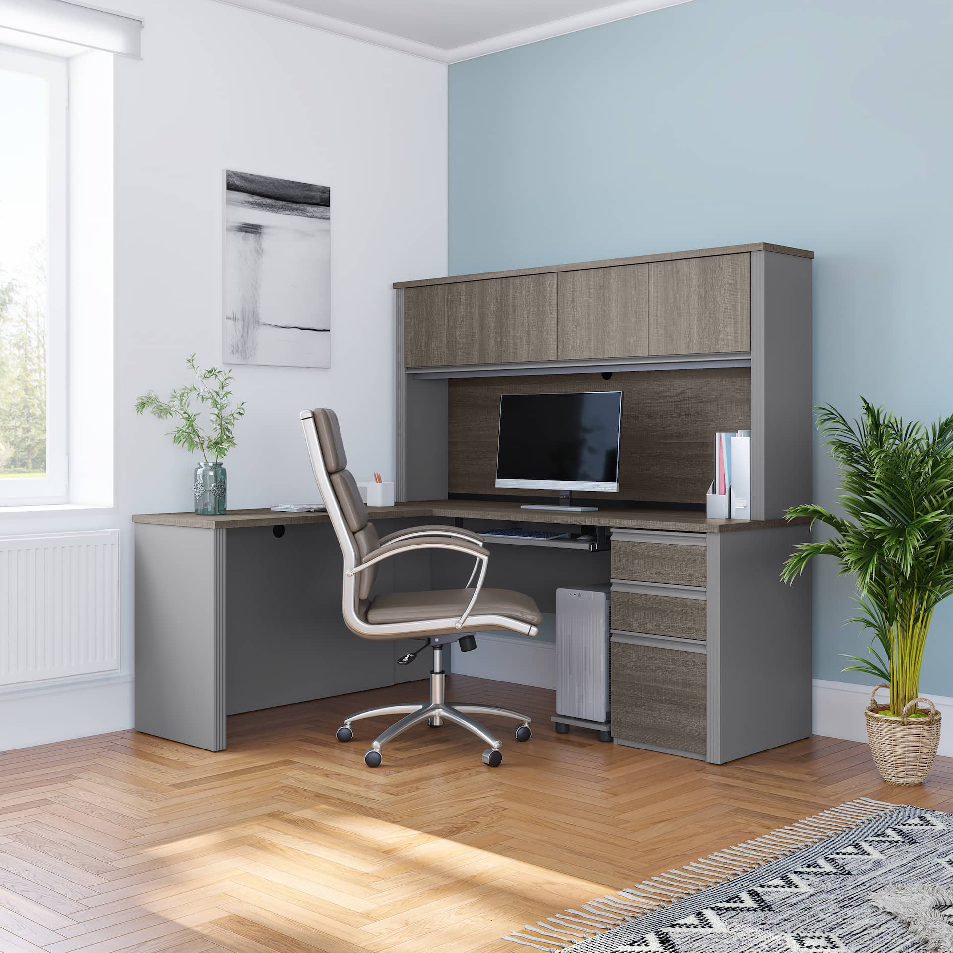 Bureau d'ordinateur gain de place dans un espace lumineux