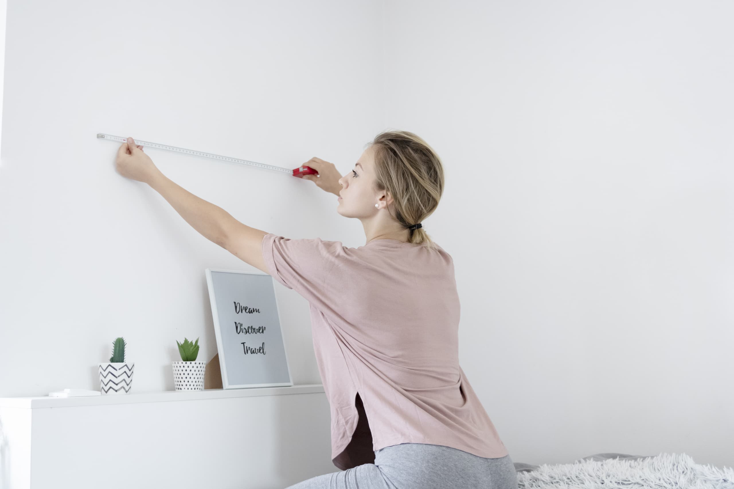 Femme qui utilise chaque centimètre de son espace