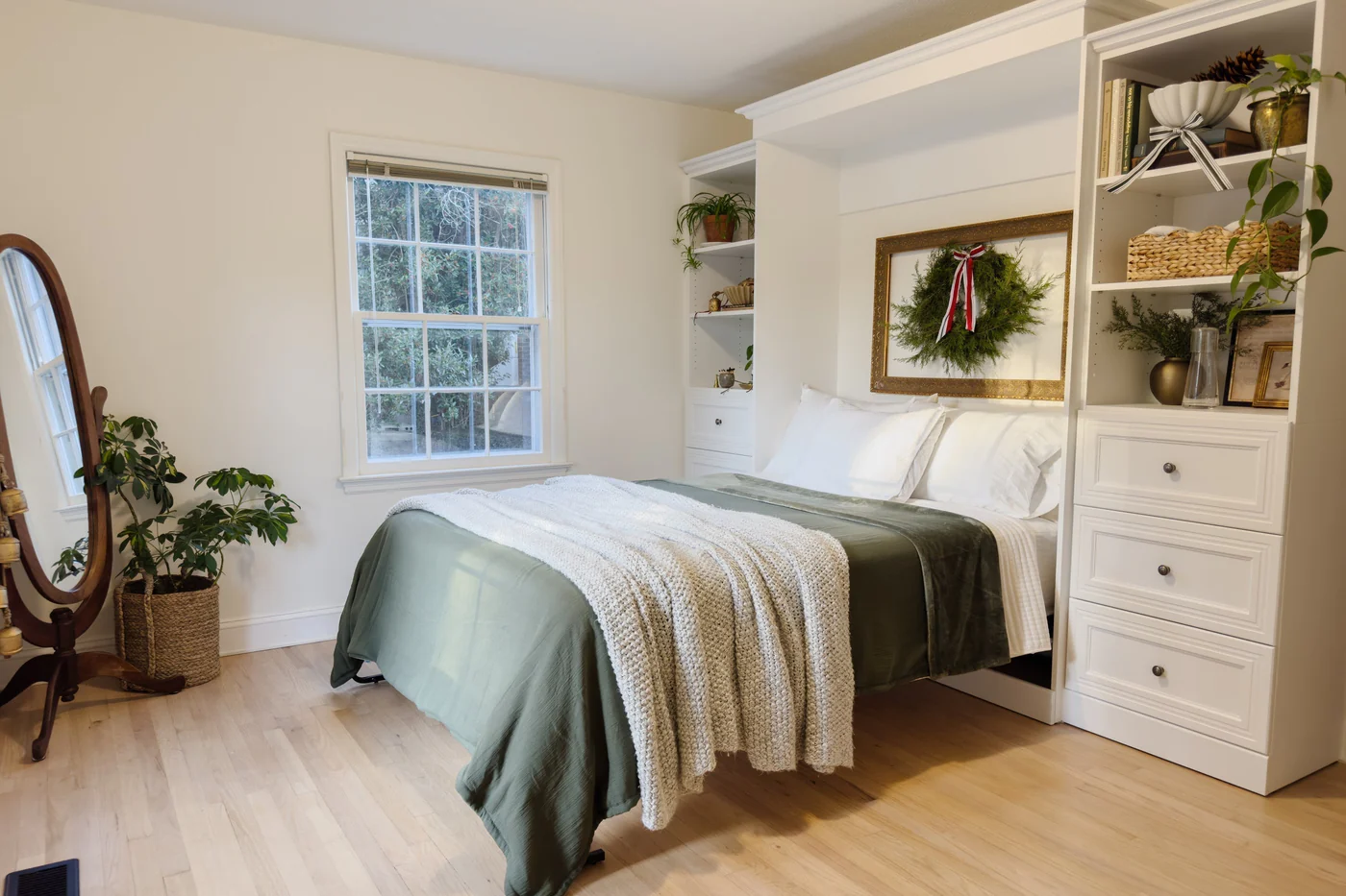 Choosing the Right Murphy Bed for Your Space: Vertical vs. Horizontal