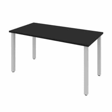 Table de bureau 30“ x 60“ avec pattes de métal carrées